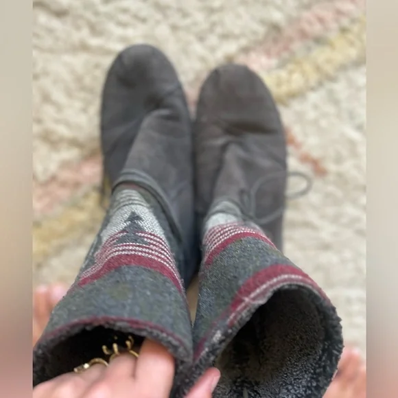 Toms shearling booties with tie and woven shaft - Picture 4 of 4
